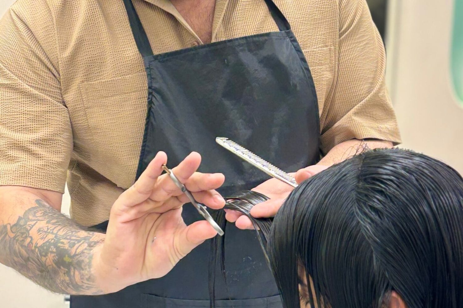 In this image our professional artist Kartik Sharma is doing a haircut, to book your slot book a salon appointment in Hisar at Iconik Salon.