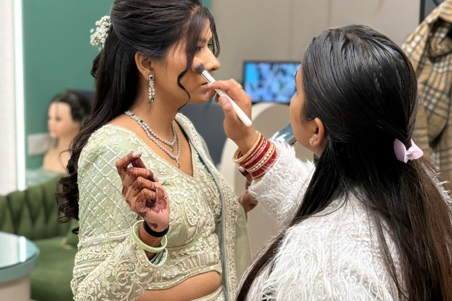 In this picture, the makeup of a bride is going on at the Iconik salon. Iconik Salon – Unisex Salon in Hisar, to get your finest makeover book a salon appointment in Hisar at Iconik Salon